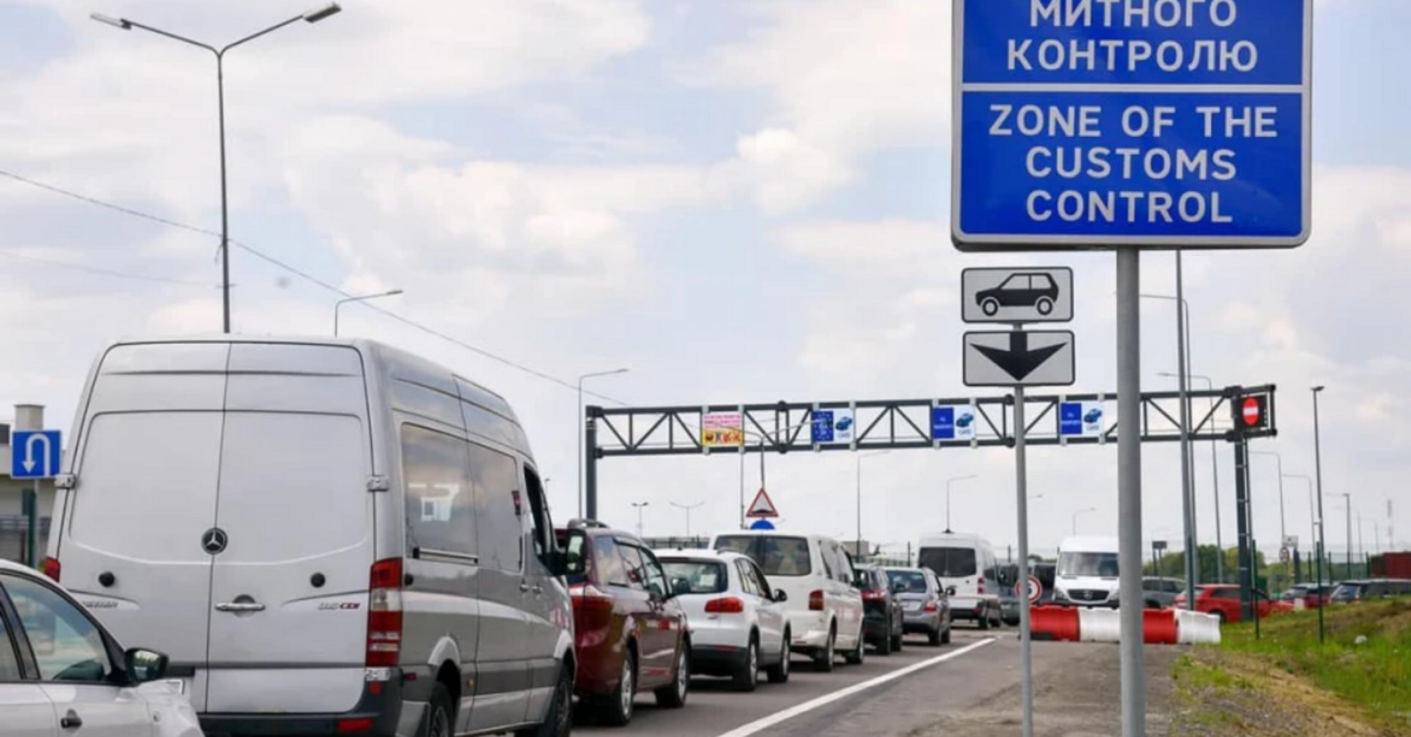 Ukrainians have found it difficult to cross the border with Poland