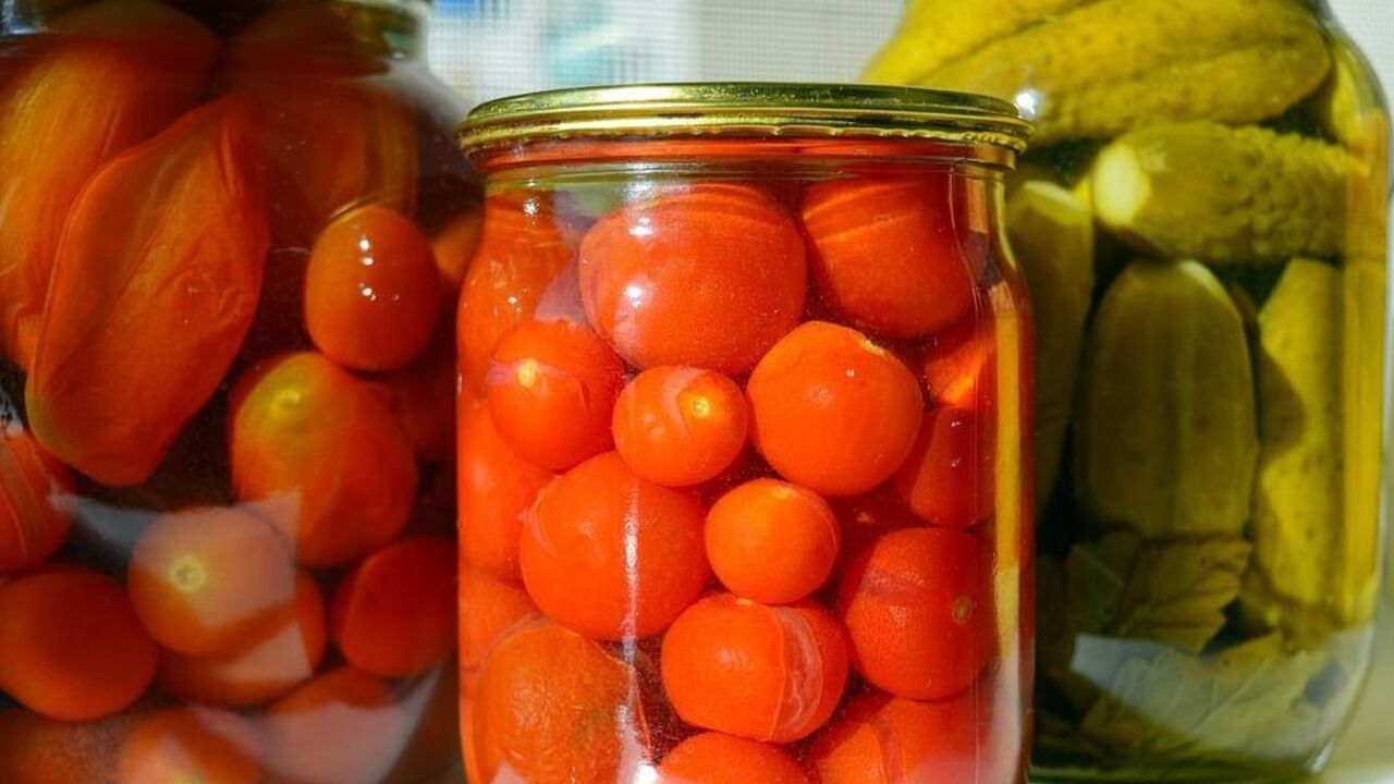 Pickled tomatoes for winter: how to prepare a sweet marinade for canning
