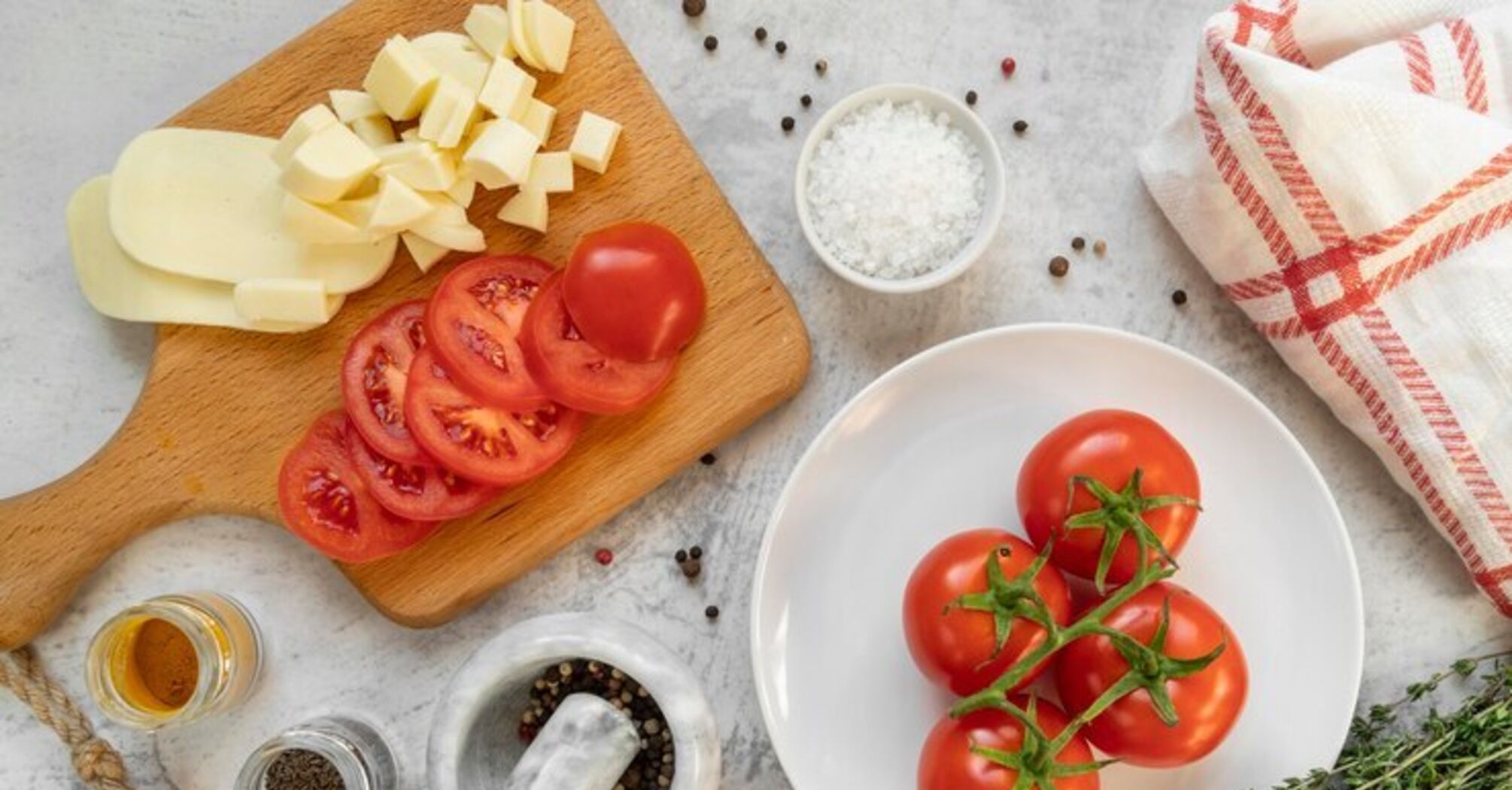 Шпажки с итальянским капрезе: вкусная и очень красивая закуска