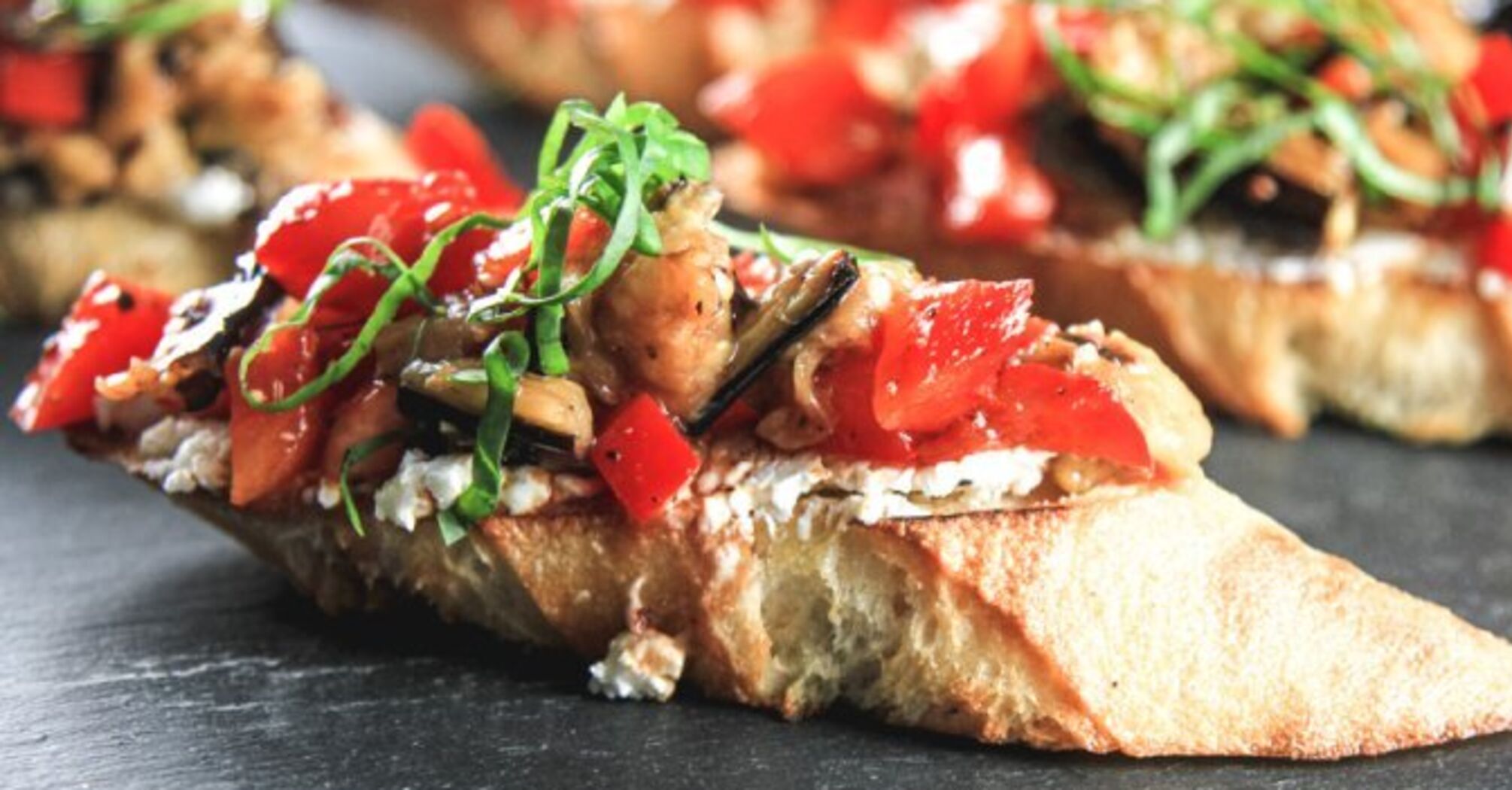 Seasonal bruschetta with baked eggplant: the perfect appetizer for fall