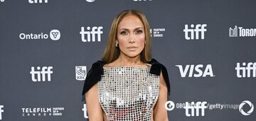 Jennifer Lopez po raz pierwszy wyszła publicznie po rozwodzie z Benem Affleckiem: naga "sukienka zemsty" zadziwiła wszystkich. Zdjęcie