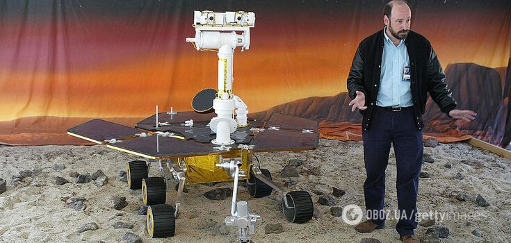 How people will change after 5, 10, and 50 years on Mars: elongated limbs, puffy faces. Illustration
