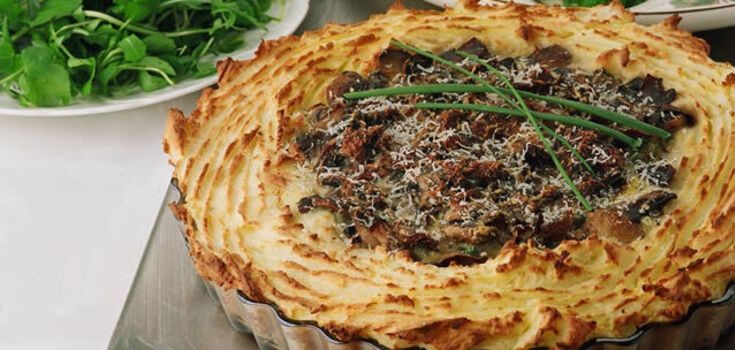 Hearty mushroom pie without dough: how to make a simple base