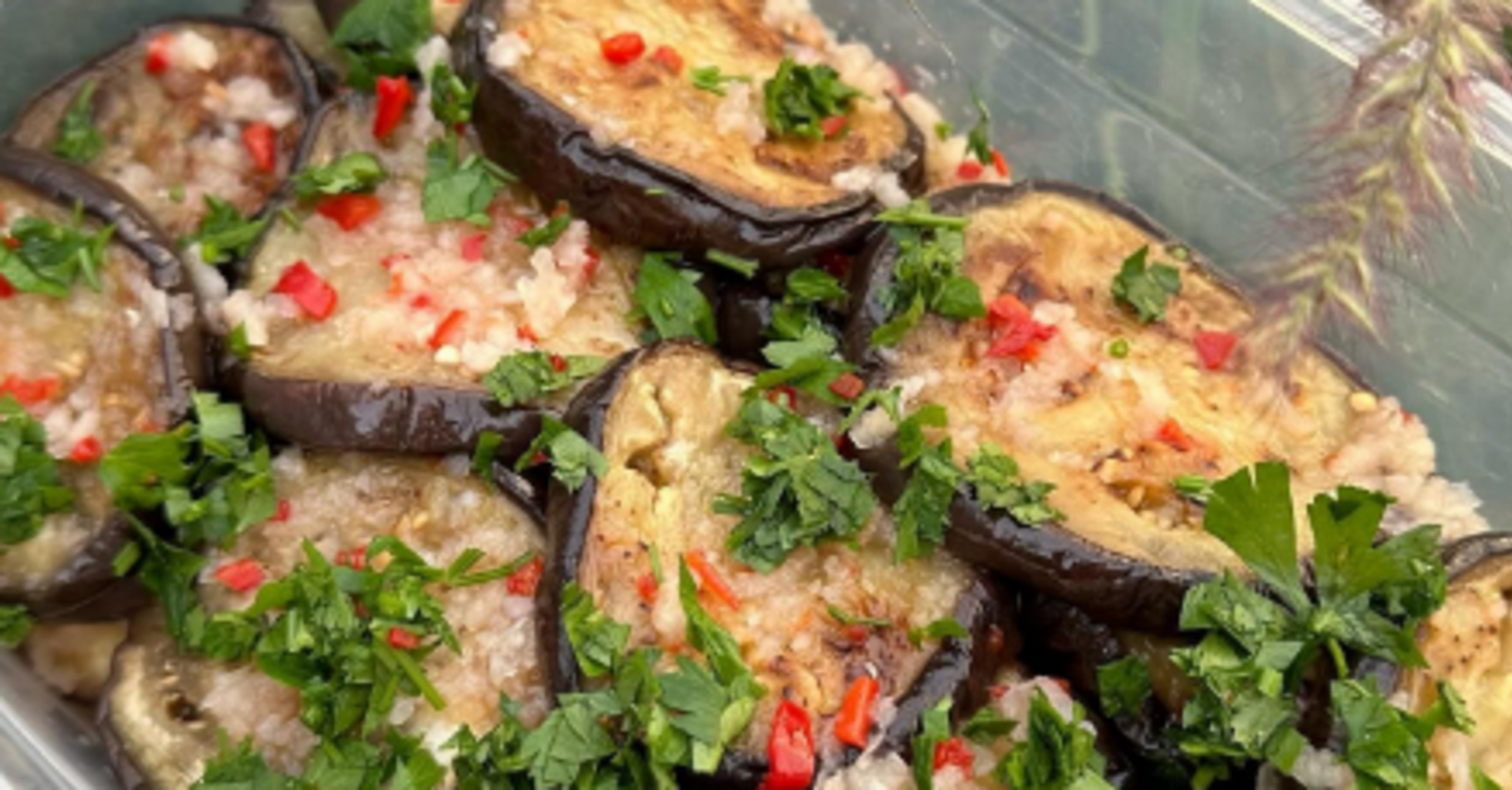 Spicy eggplant appetizer that can be stored in the refrigerator for a long time: how to prepare