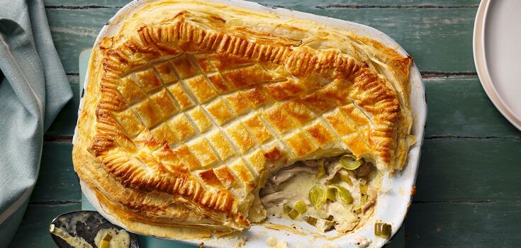What to make with chicken and cheese for lunch: a hearty meal in minutes