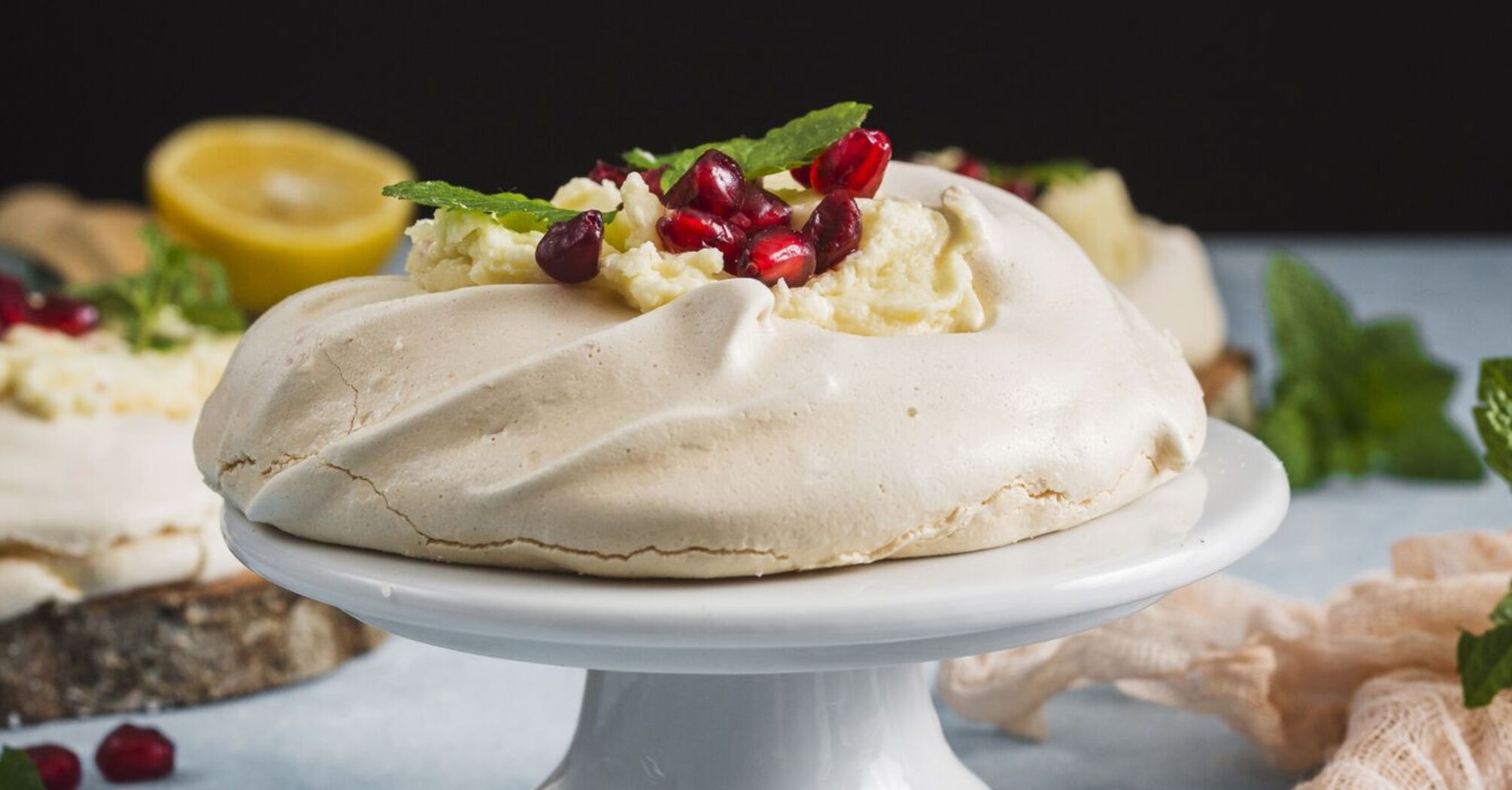 How to prepare a successful dessert: incredibly tender and airy Parvola meringue cake