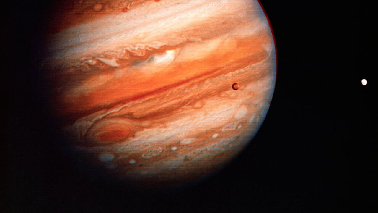 An amateur astronomer used an old technique to study Jupiter and discovered something strange