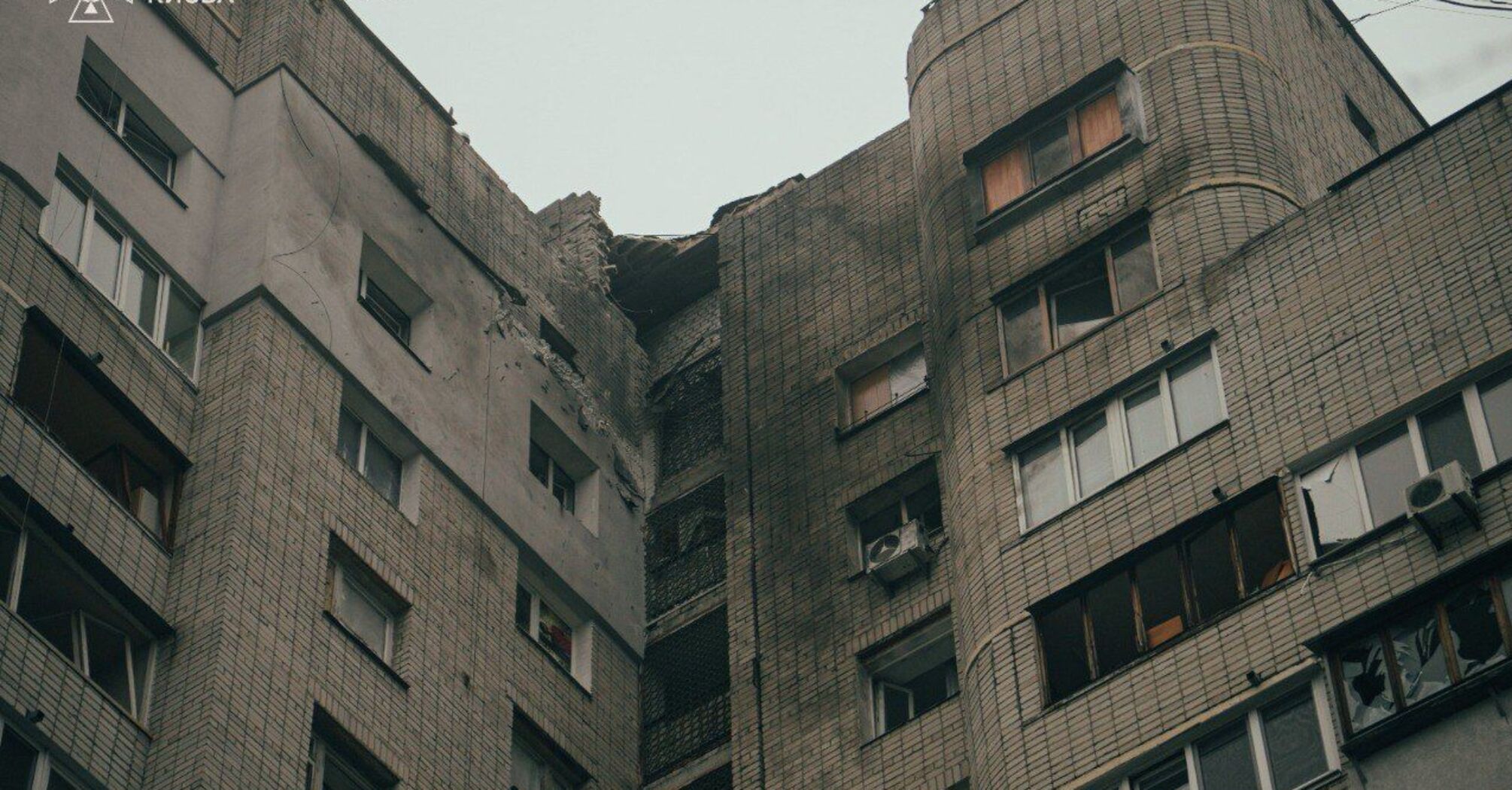 In Kyiv, Shahed fragments hit a high-rise building: details have emerged. Photos and video