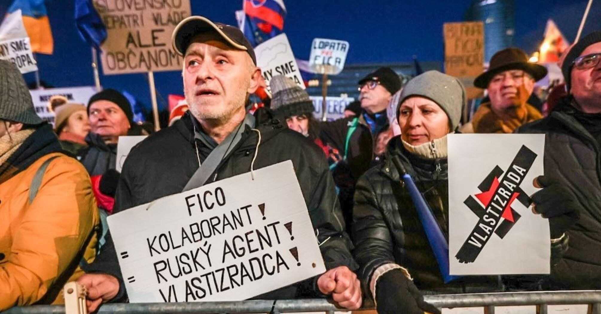 'Fico is a collaborator and Russian agent!' In Bratislava, 15 thousand people took part in an anti-government rally. Photo