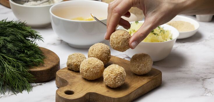 Cream cheese balls with grapes: a delicious and easy appetizer