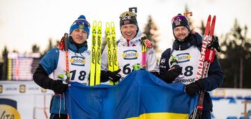 Norwescy mistrzowie świata w biathlonie rozwinęli flagę Ukrainy po zawodach Pucharu Świata. Zdjęcia i wideo