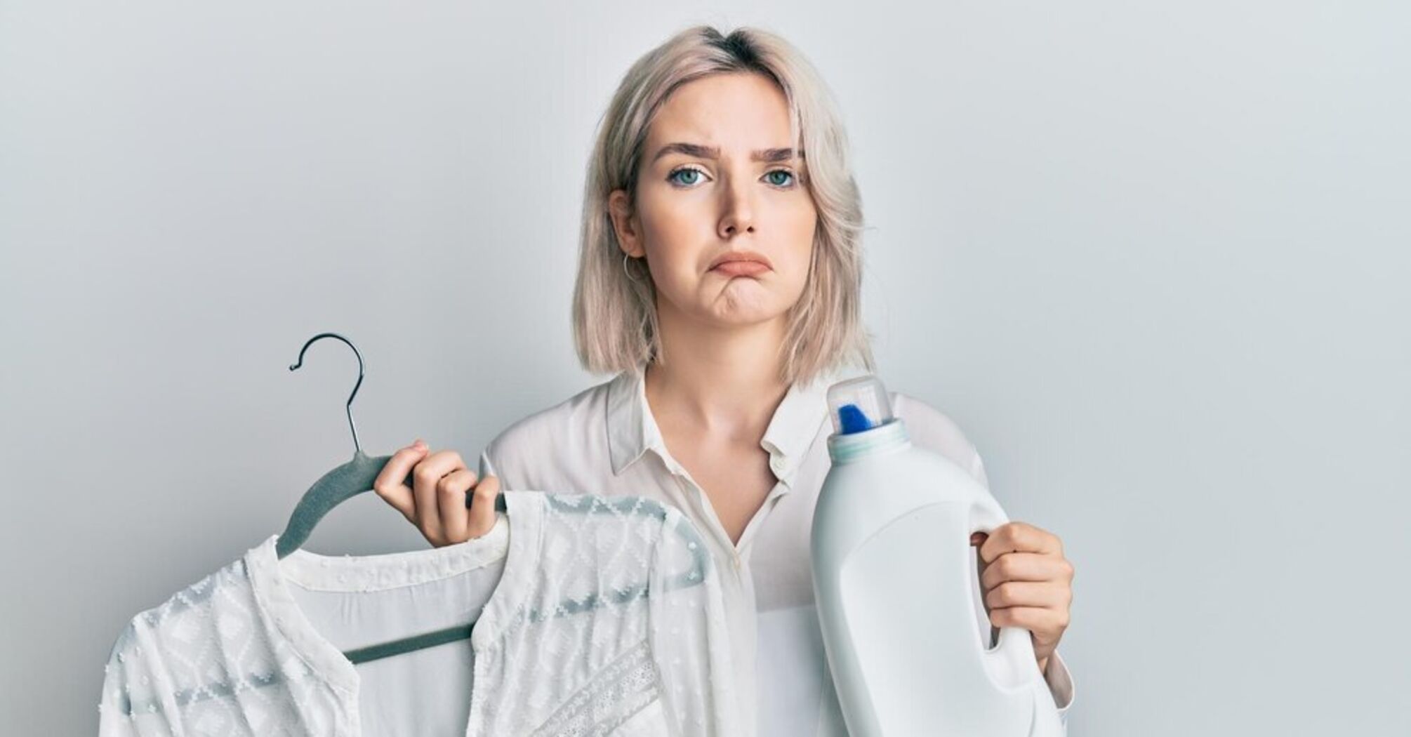 How to whiten clothes in 10 minutes: a proven tool will help