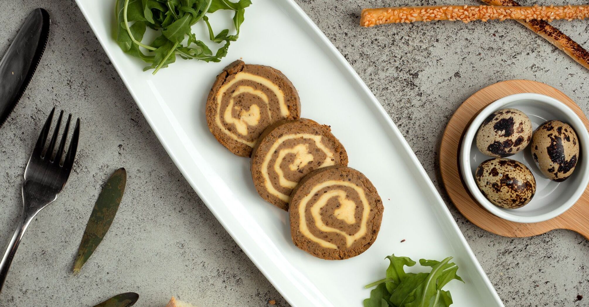 Tender liver roll without mayonnaise: how to season