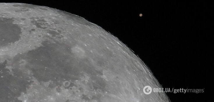 How the Wolf Moon "ate" Mars: photos of an amazing phenomenon from different parts of the planet