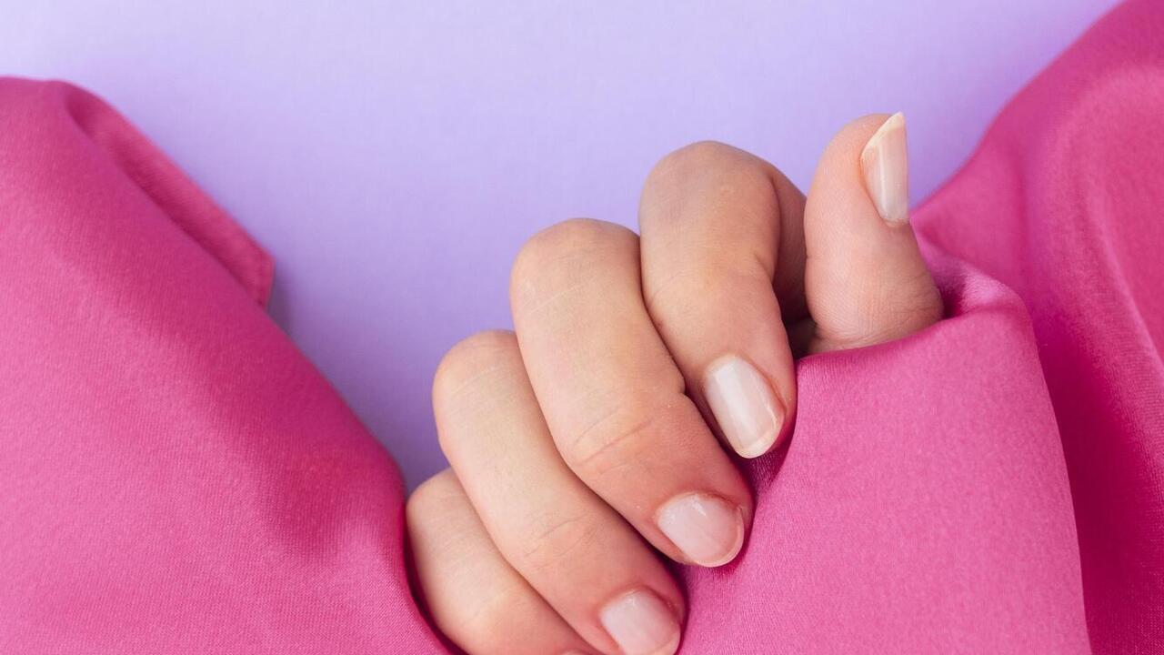 Jak zrobić manicure w domu: najprostszy projekt, który nie zajmuje dużo czasu