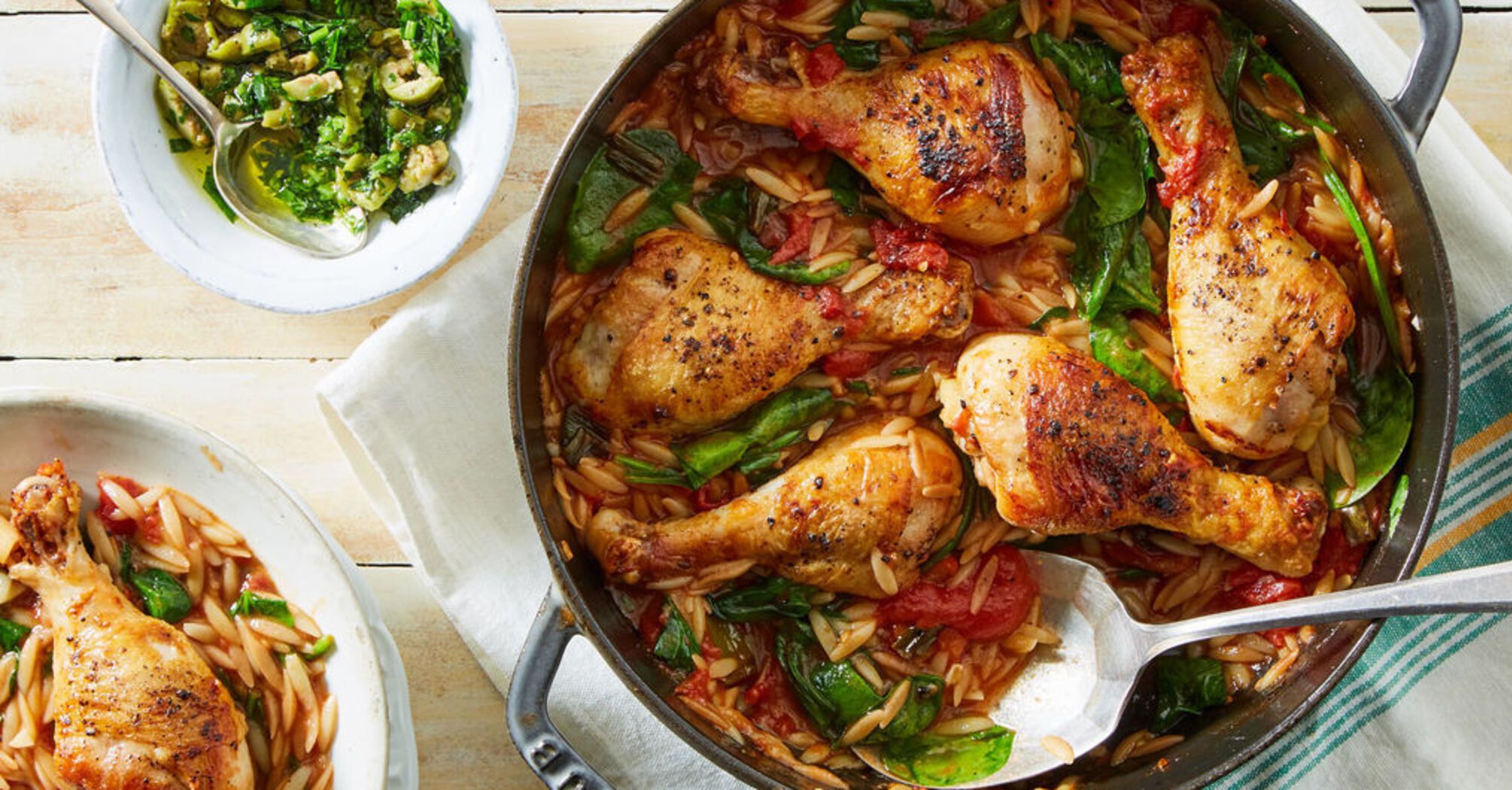 Juicy baked chicken drumsticks with orange marinade: a simple recipe