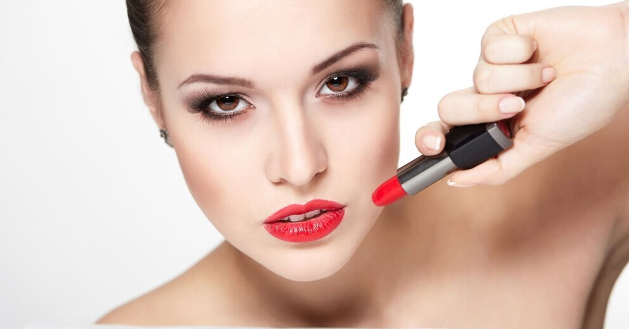 What lipstick colors should be avoided by women over 40: they 'add' years