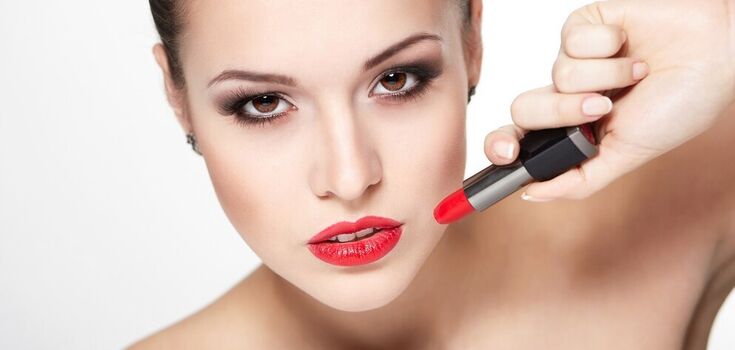 What lipstick colors should be avoided by women over 40: they "add" years