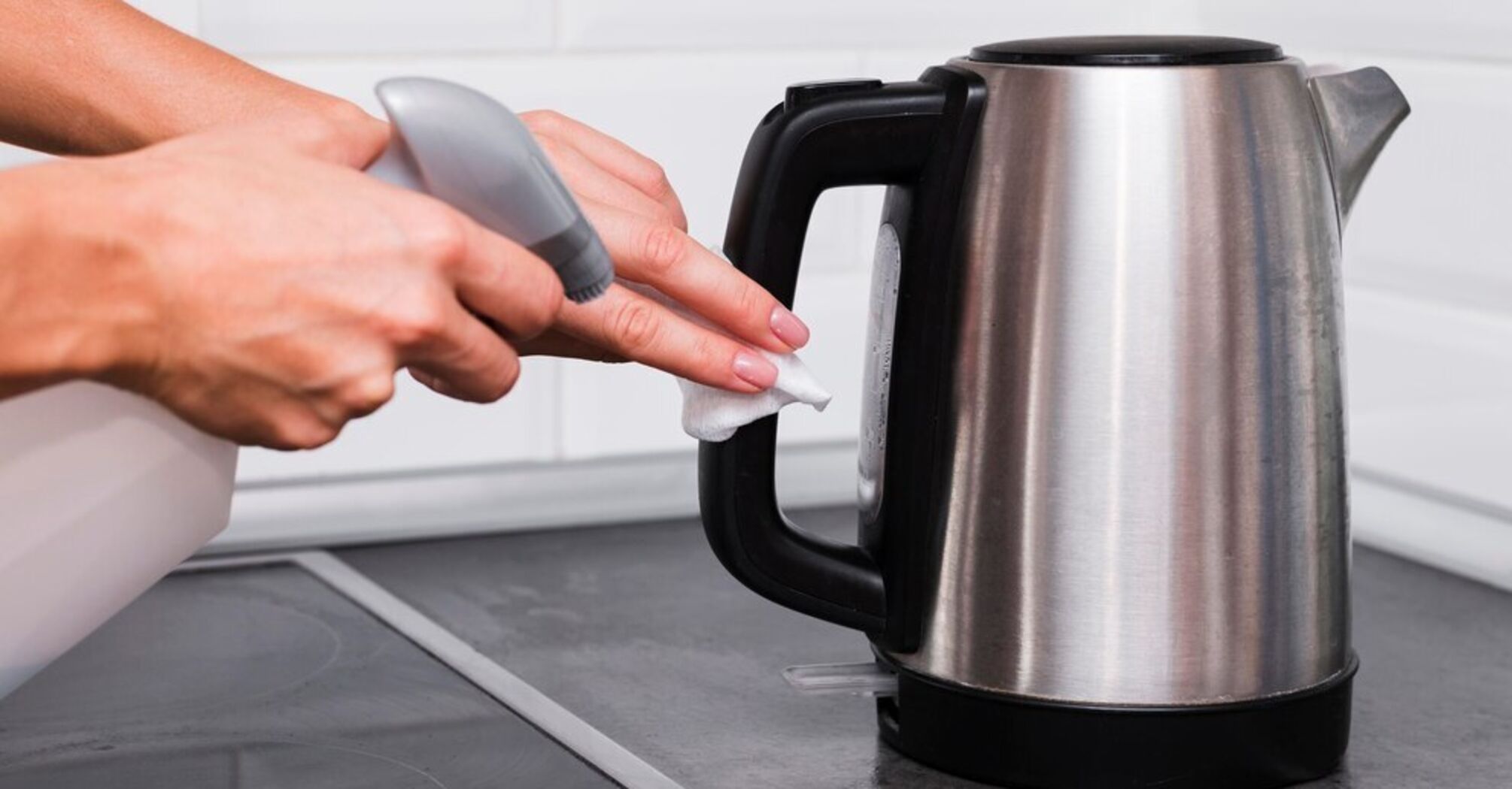 How to get rid of limescale in a kettle without chemicals: one natural product will help