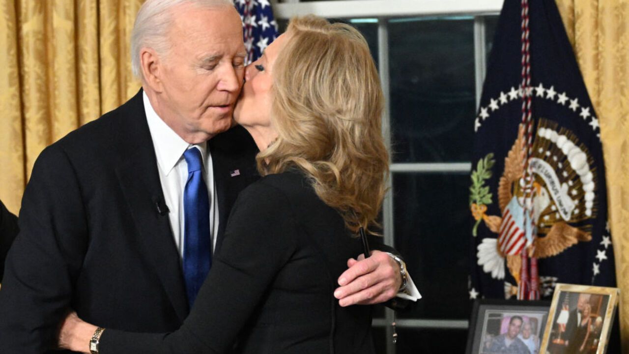 In a "mournful" image: Jill Biden wore an unusual color for her husband's farewell speech. Photo