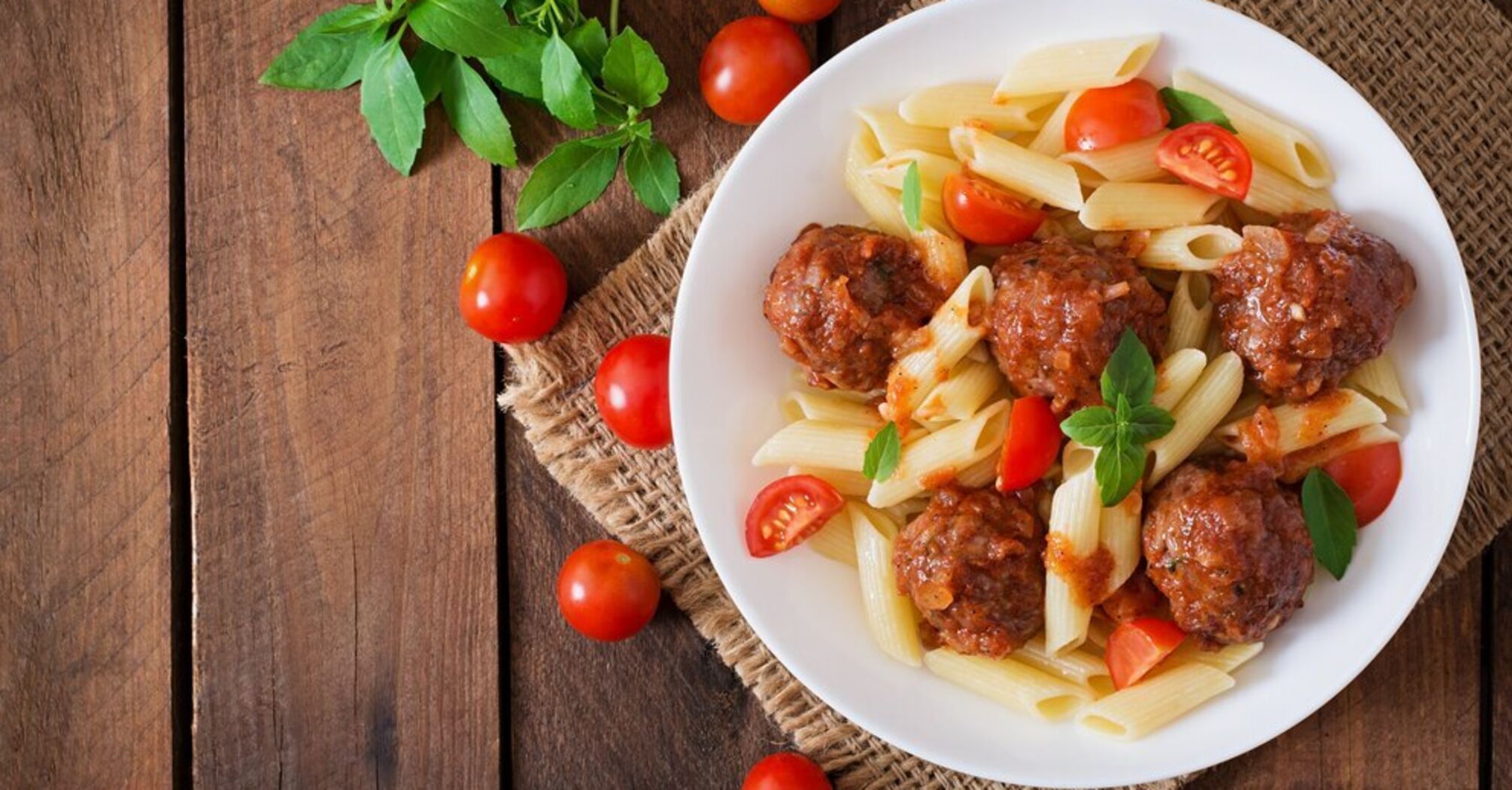 Instead of fatty cutlets: how to cook delicious minced meatballs for a hearty lunch