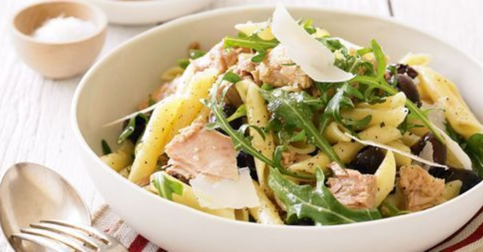 Hearty pasta salad with fillet and vegetables: a simple recipe for the whole family