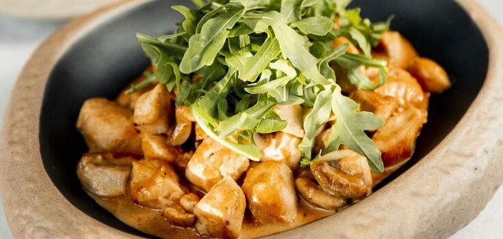 How to cook potatoes deliciously: mushrooms and cream are needed