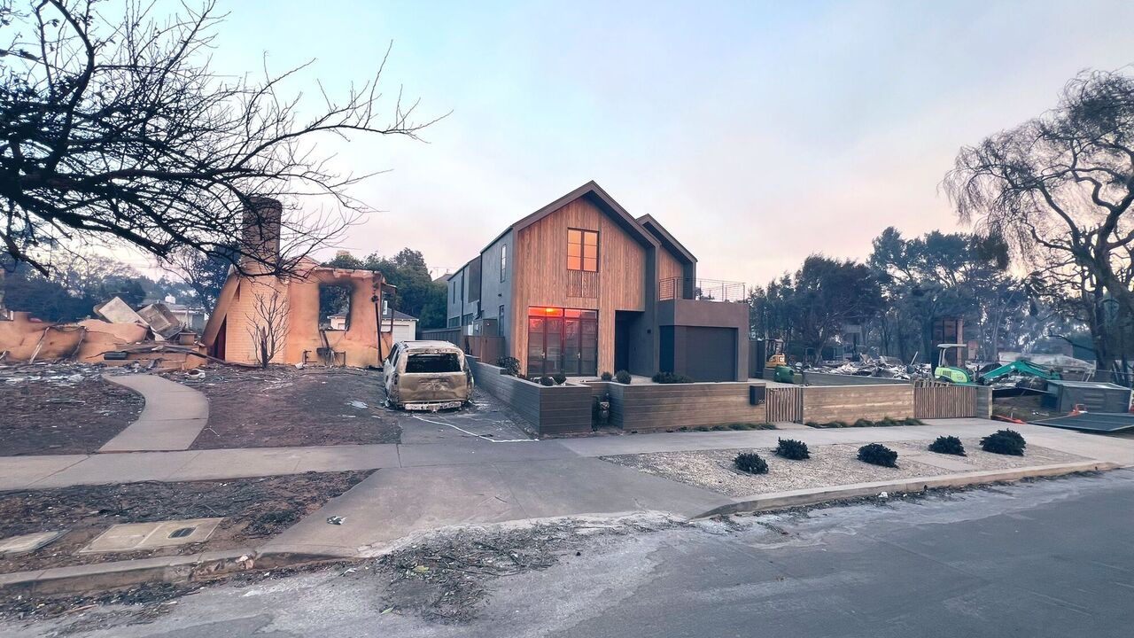 Remained almost unscathed: architects explained why some buildings in Los Angeles withstood the fire. Photos and videos