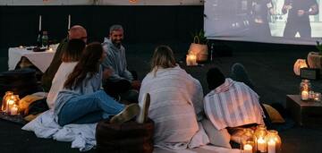 Filmy dla wielkiej firmy: kultowe komedie, które pokocha każdy