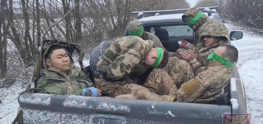 Ukrainian airborne rangers captured six Russian invaders in the Volchansk sector: photos