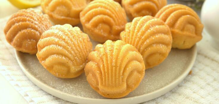 Gourmet "Madeleine" cookies: how to make delicious pastries at home