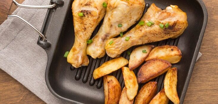 The most delicious chicken drumsticks in sauce for a hearty dinner: the meat will be very juicy and soft