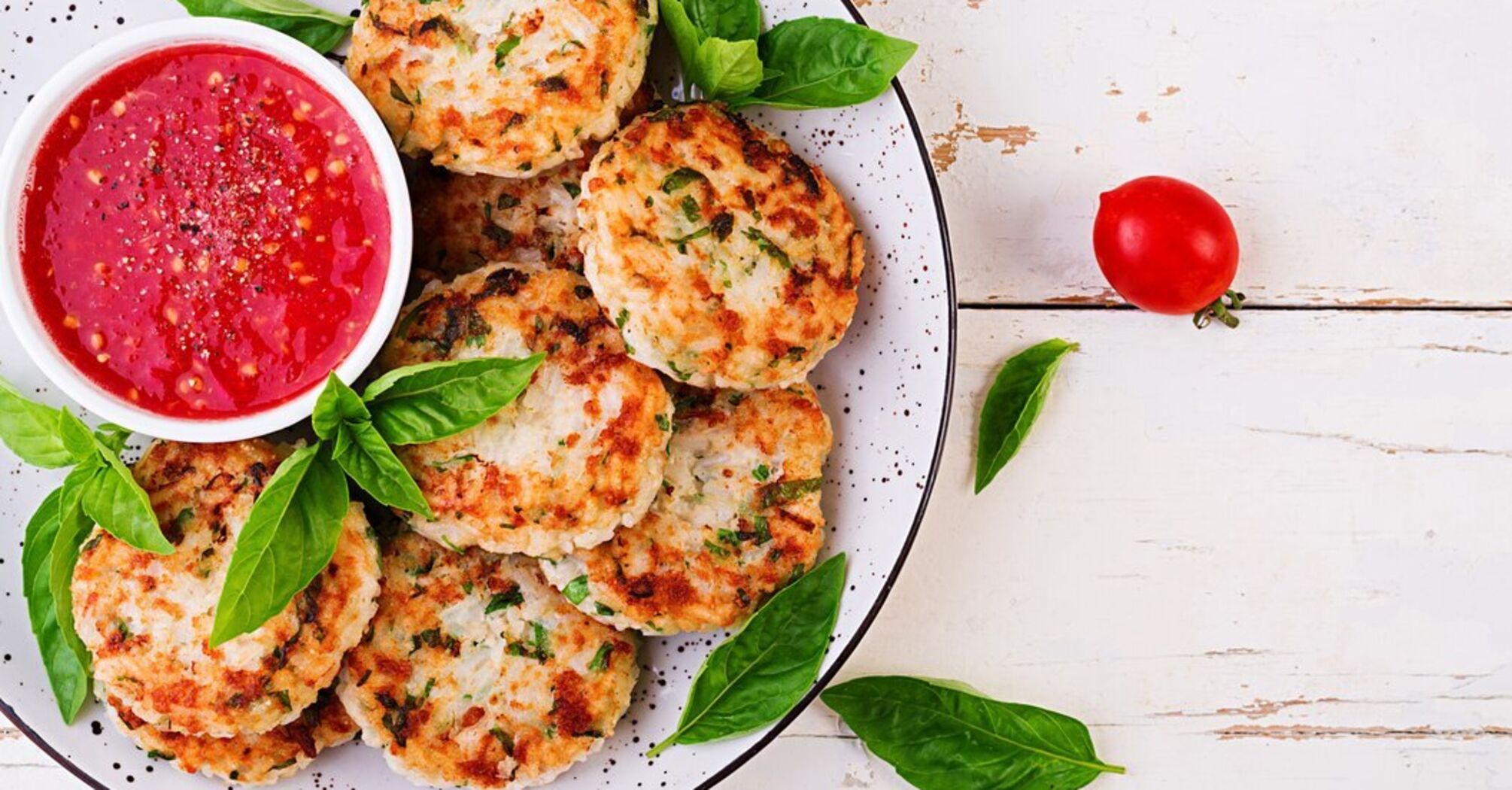 Chopped chicken cutlets for lunch, which will definitely be juicy: how to cook