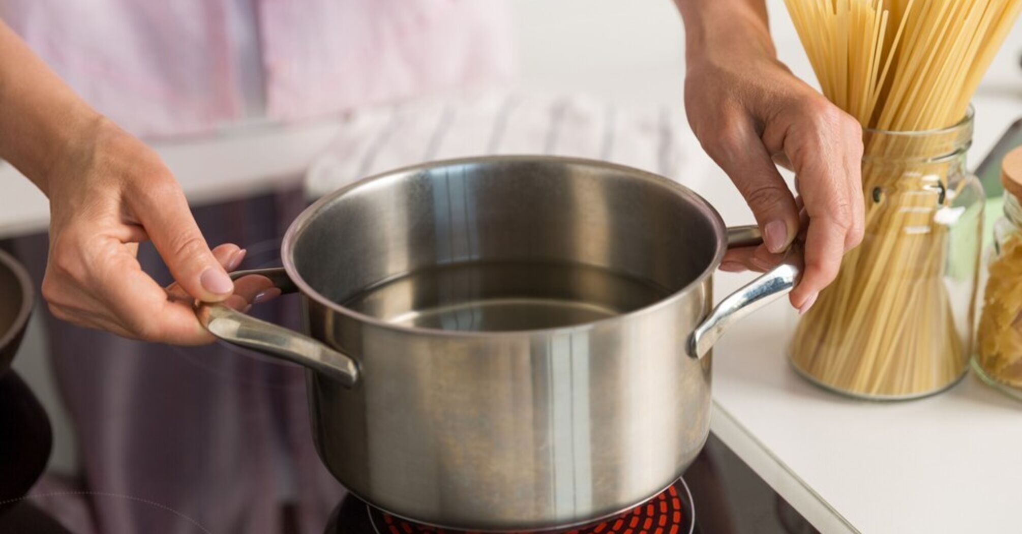 How to properly wash stainless steel dishes: the material will not deteriorate and will look beautiful