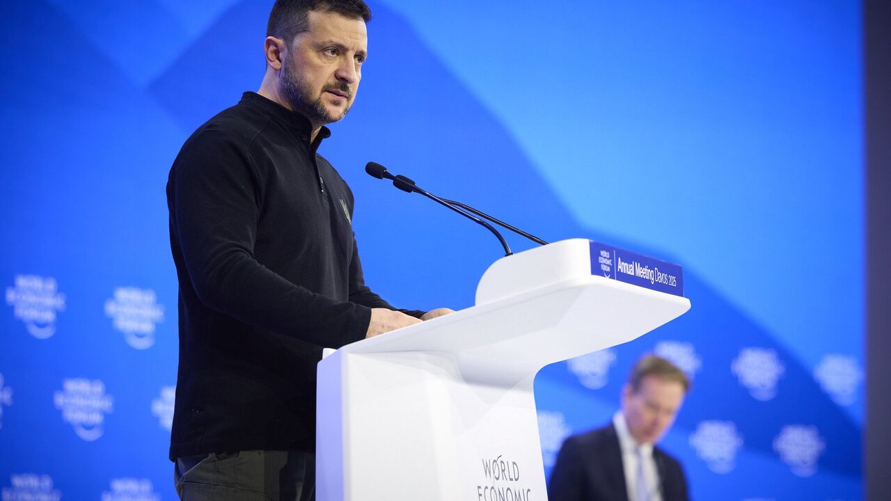 "This is the minimum": Zelensky says Ukraine needs at least 200,000 peacekeepers to prevent another Russian attack