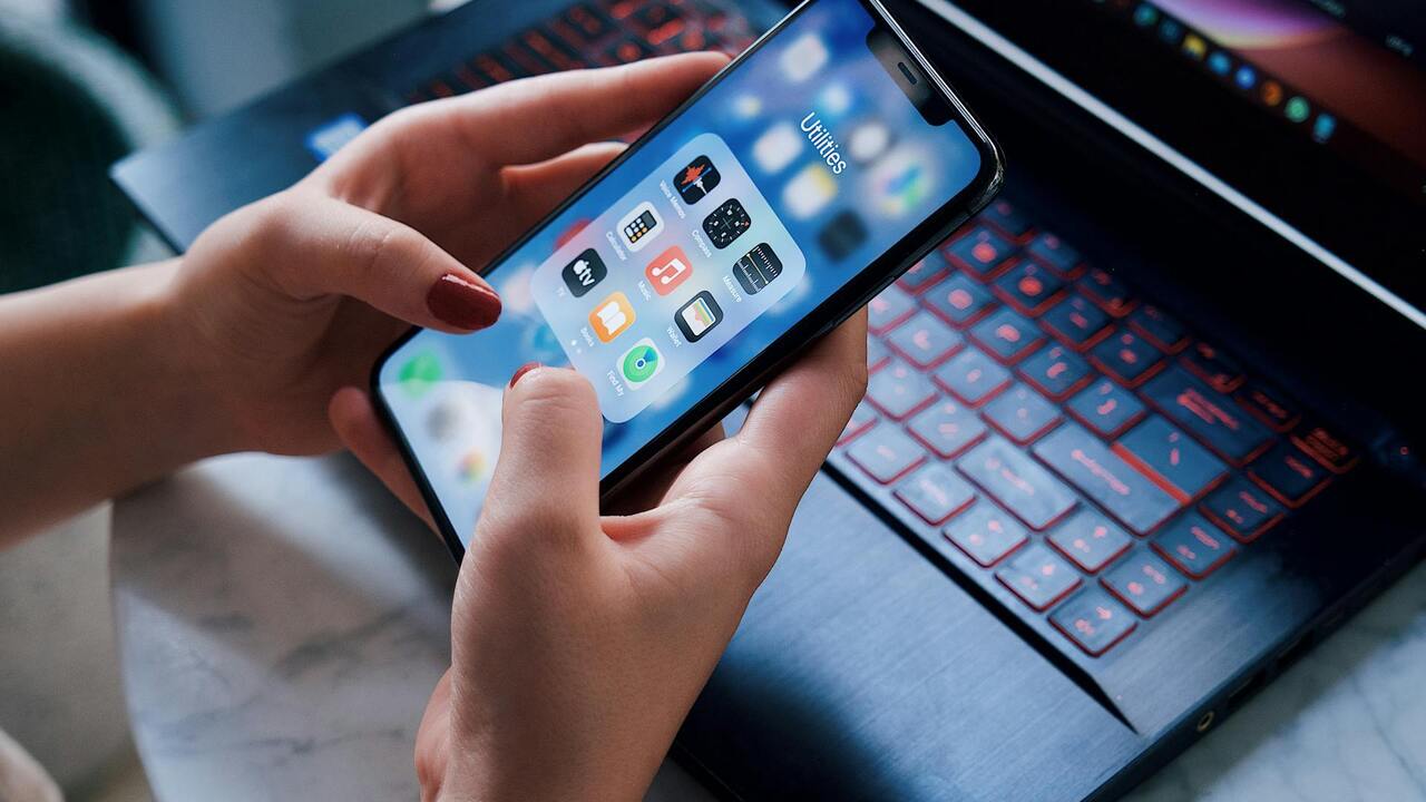 Co nowego w iOS 18.3: jakie funkcje są dostępne dla właścicieli iPhone'a 16