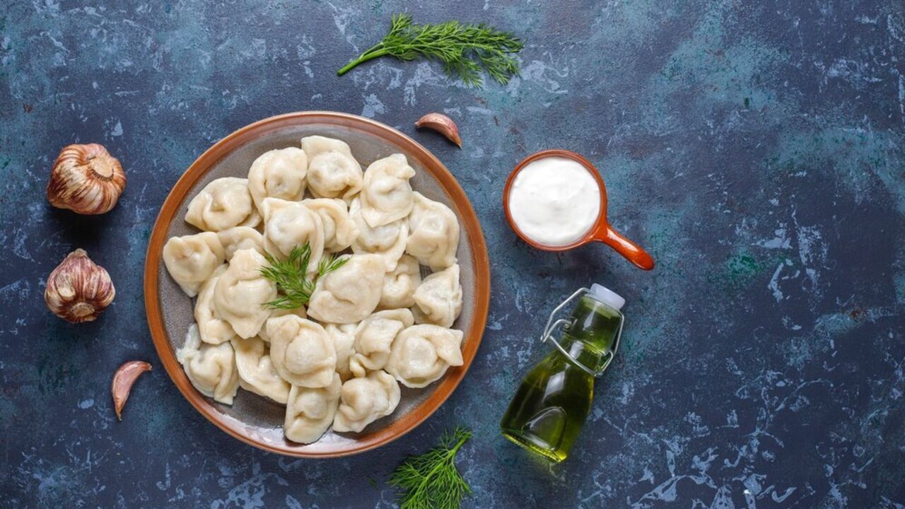 Dumplings will not fall apart and will be tasty: what to add to the pan while boiling