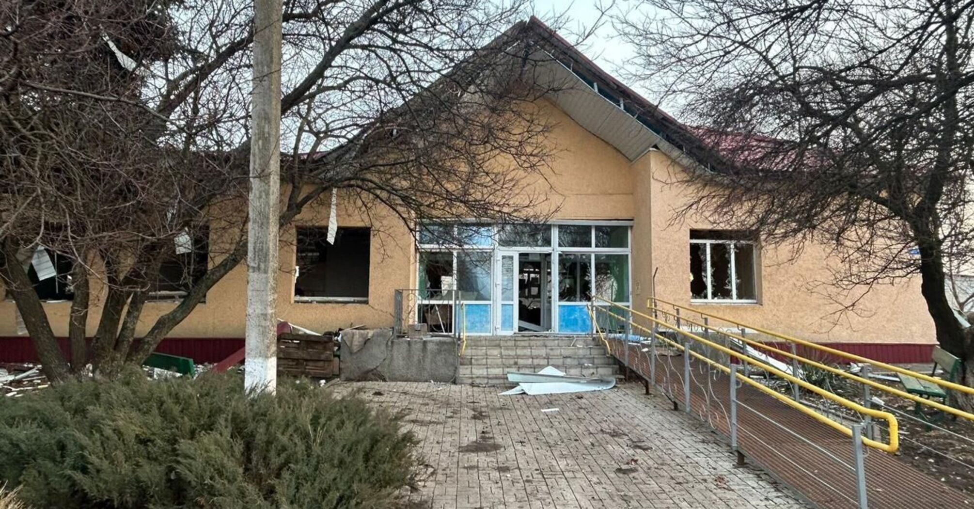 Occupants attacked Kostiantynivka, damaging houses and cars: one civilian was killed and one wounded. Photos