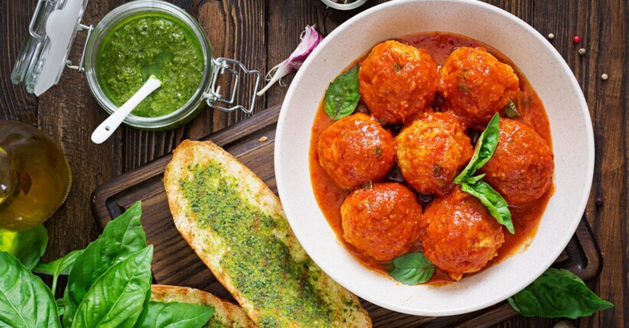 Juicy and tasty meatballs with tomato sauce: a simple recipe for a hearty meal for the whole family