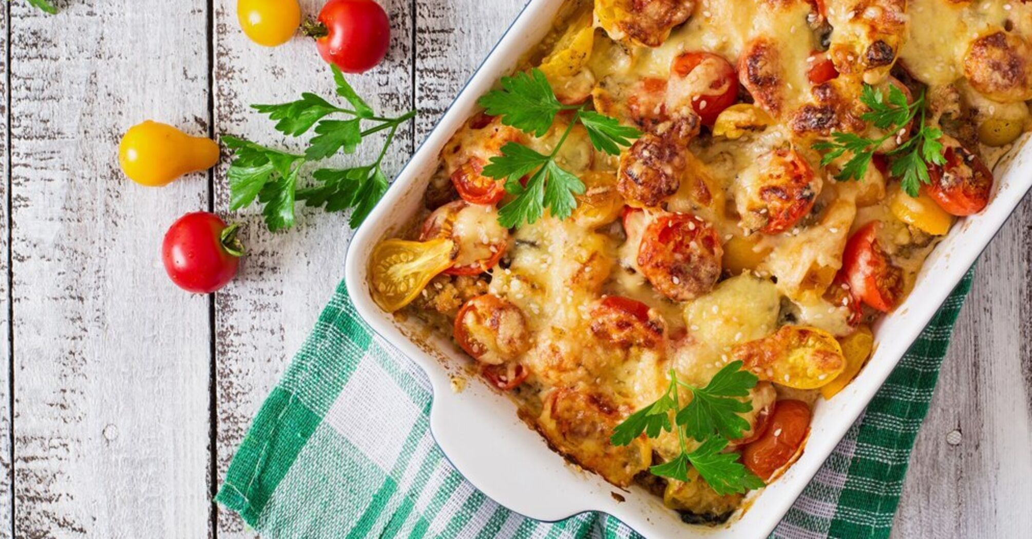 What a delicious casserole to make from cabbage and chicken: the perfect dish for lunch