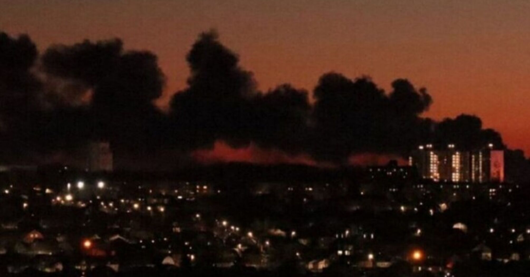 Powerful explosions shake Russian Moscow region, Kursk, Ryazan and Bryansk overnight as oil refineries come under attack. Video