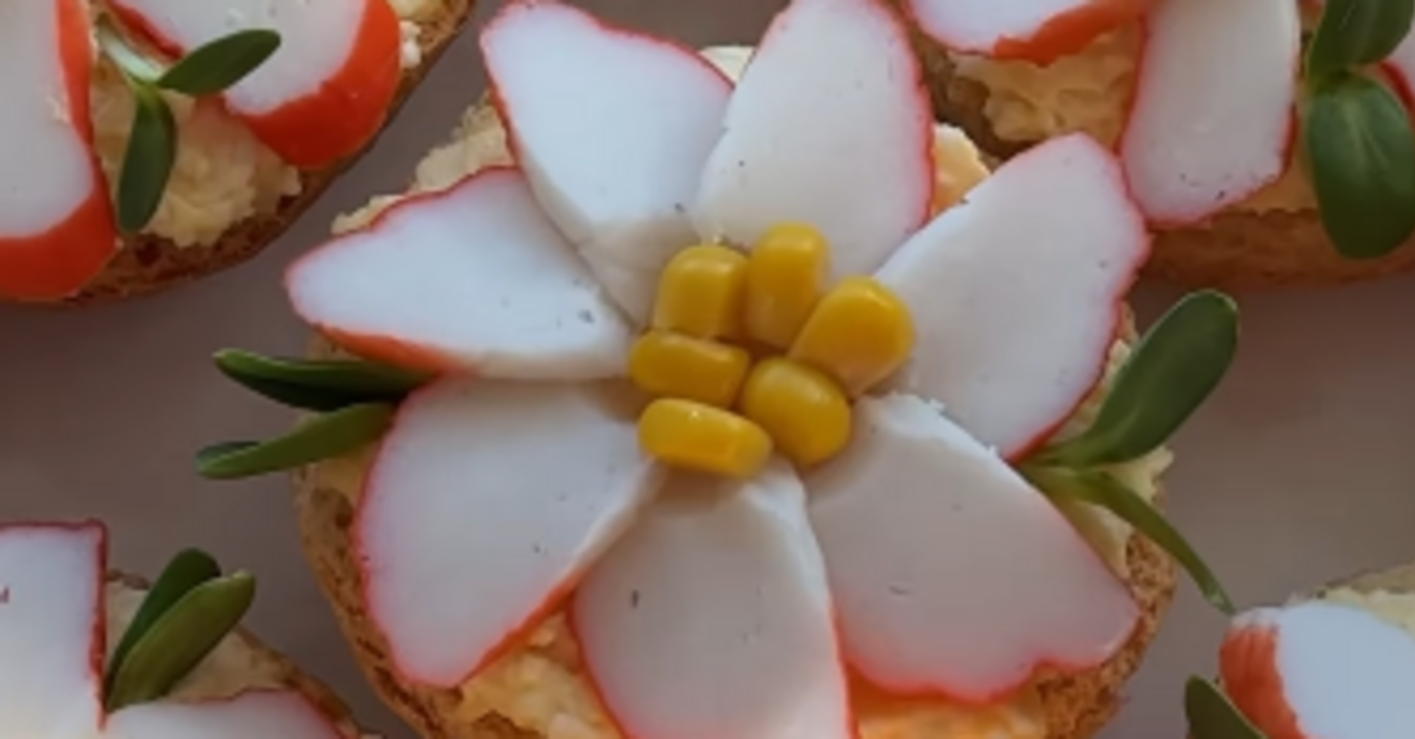 "Crab flowers" appetizer: will decorate the festive table