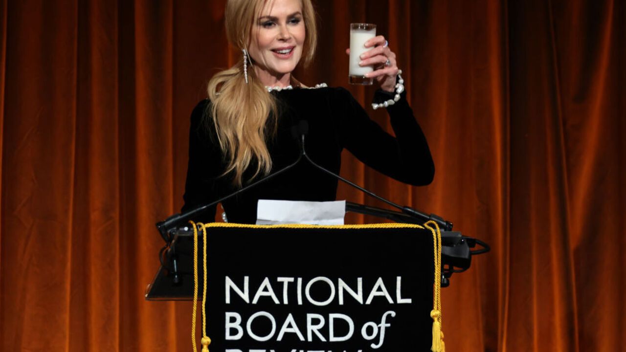 Always in trend: what manicure does Nicole Kidman choose in winter