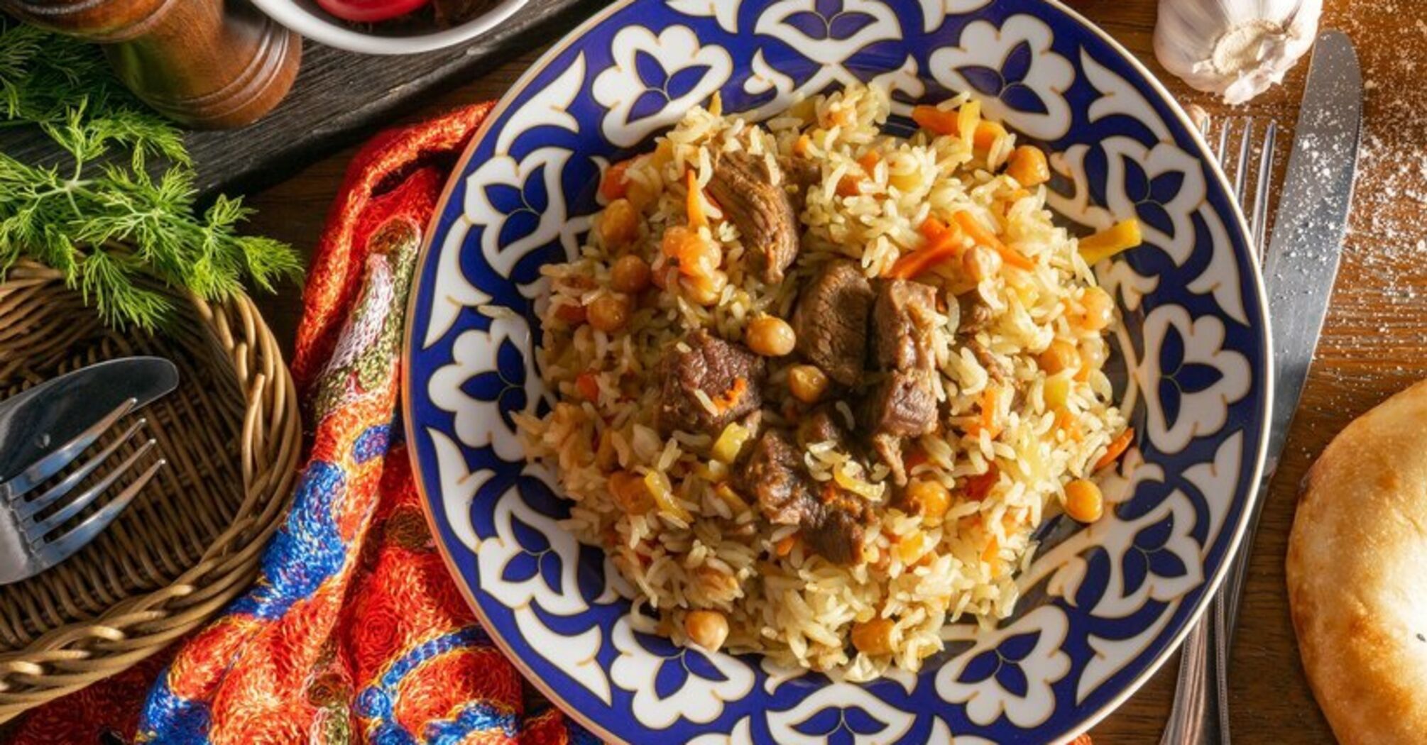 It will be crumbly and tasty: homemade pilaf with meat and vegetables in a frying pan for dinner