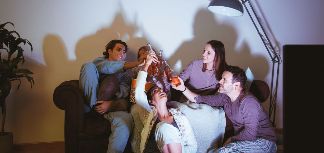 The best series for "Friends" fans: a selection of hilarious sitcoms