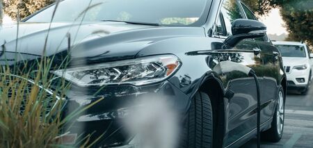 Samochody elektryczne o największym zasięgu: najlepsze modele w 2025 r.