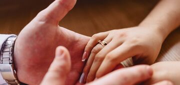 Która gwiazda miała najlepszy manicure zaręczynowy: stylowe opcje