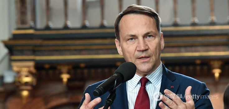 "Only 87.6% love their father?" Sikorski mocks the results of the "exit poll" in Belarus