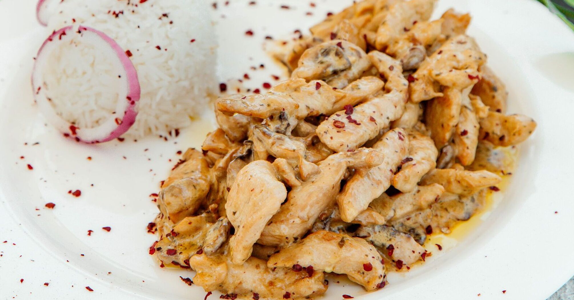 How to cook chicken fillet to make it juicy: you need a minimum of ingredients