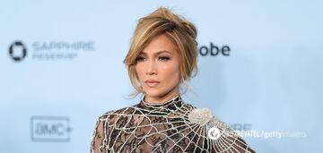 Jennifer Lopez w pajęczej sukni zalała się łzami po premierze swojego nowego filmu. fot.